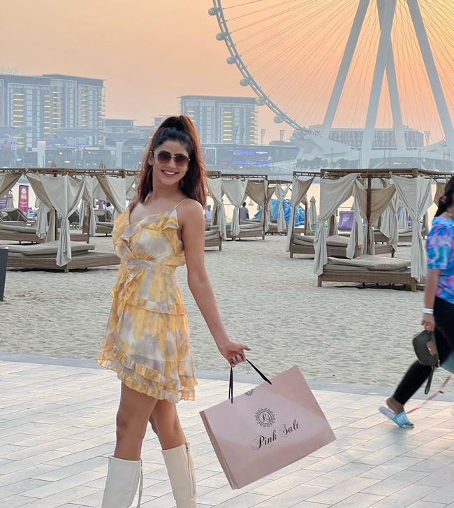 Soniya Bansal Delightful Looks In Colorful Outfit